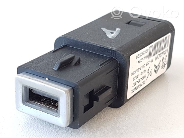 Peugeot 208 USB-Anschluss 98217039DX