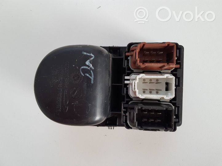 Nissan Qashqai Zestaw przełączników i przycisków 96912BR01A