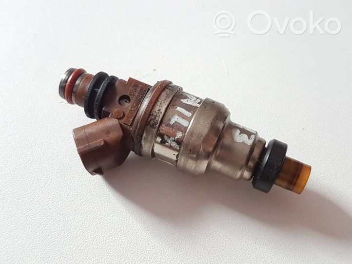 Mazda 323 F Injecteur de carburant INP482