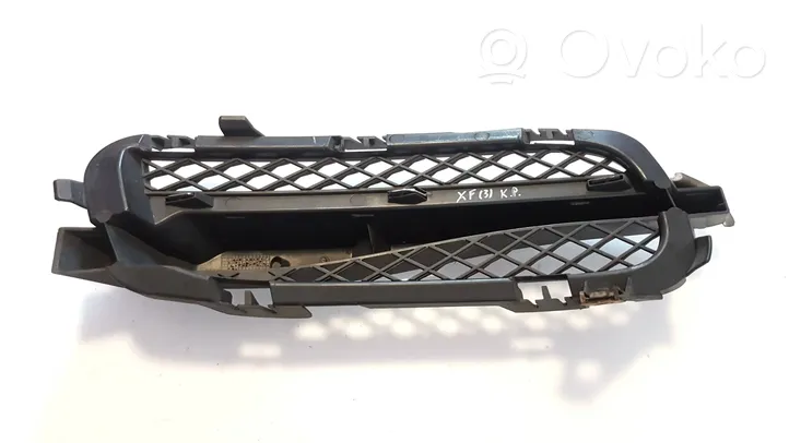 Jaguar XF Grille inférieure de pare-chocs avant 8X2315K233BC