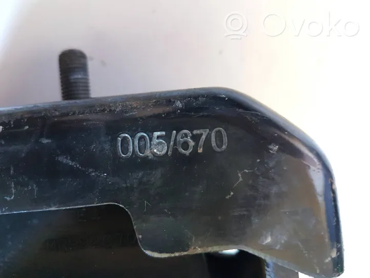 Mitsubishi L200 Supporto di montaggio del motore MR992670