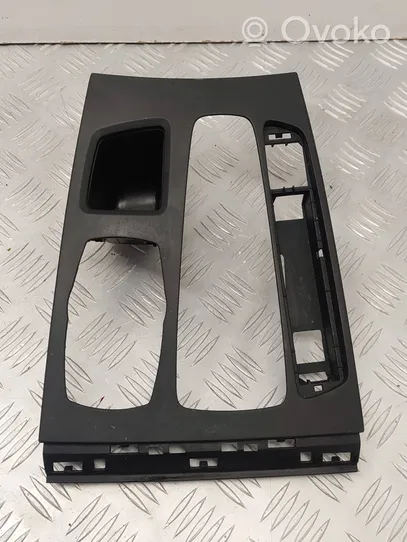 BMW X5 F15 Rivestimento in plastica cornice della leva del cambio 10055913