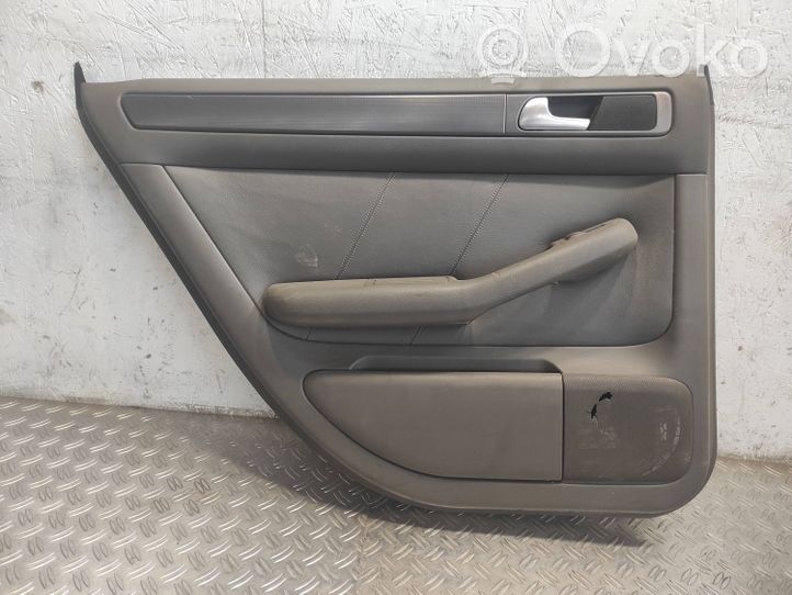 Audi A6 Allroad C5 Takaoven verhoilu 