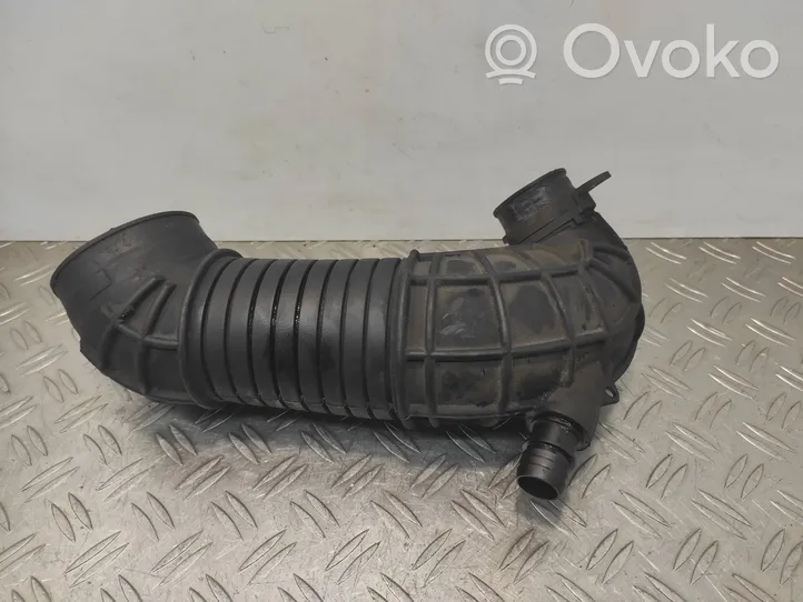 Audi A4 S4 B7 8E 8H Turboahtimen ilmanoton letku 8E0129615J