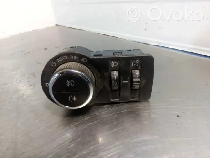 Opel Mokka Interrupteur d'éclairage de la cabine dans le panneau 95297422