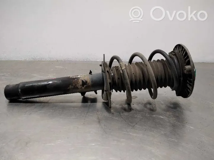 BMW 1 E82 E88 Front shock absorber with coil spring 6855817