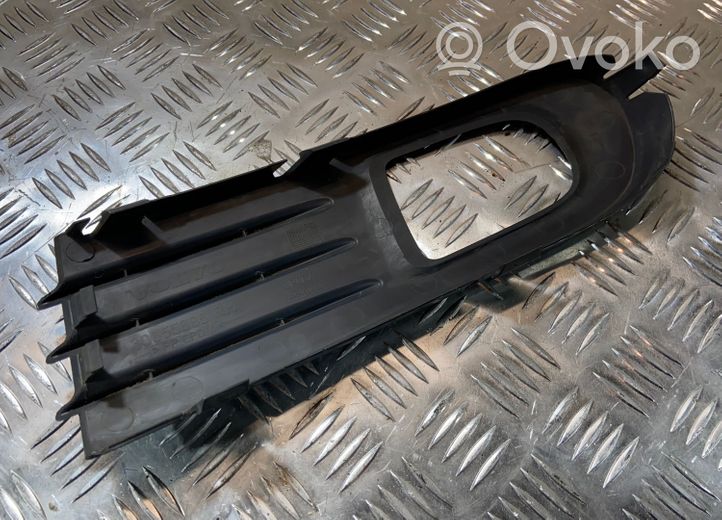 Volvo V50 Priešrūkinio žibinto apdaila/ grotelės 30655885