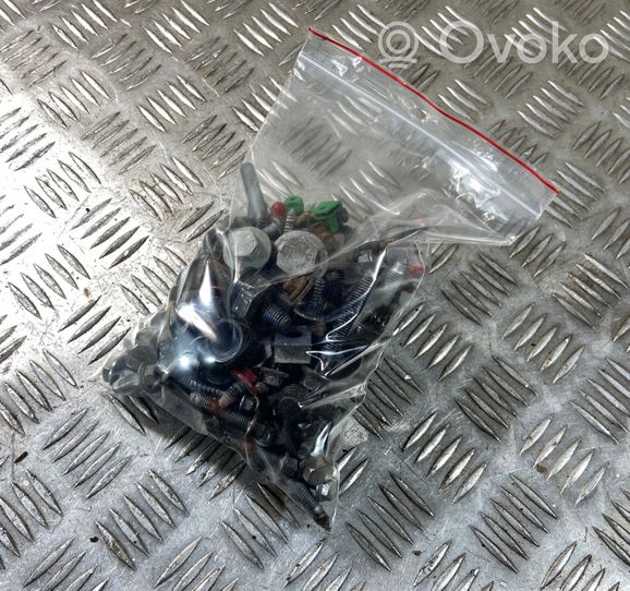 Volvo V40 Cross country Nuts/bolts 