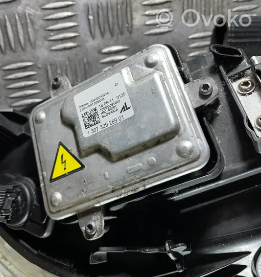 Volvo C70 Lampa przednia 31299756