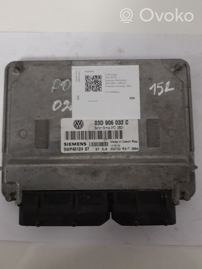 Volkswagen Polo Calculateur moteur ECU 03D906032C