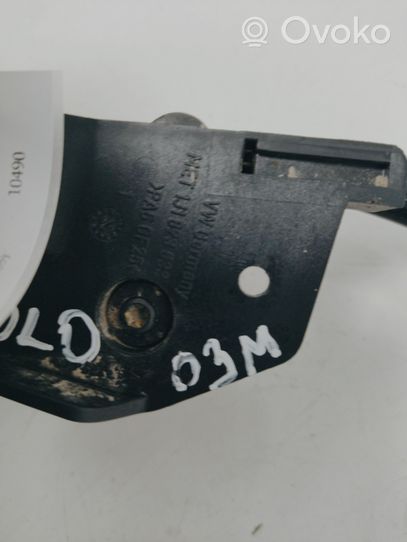 Volkswagen Polo Variklio dangčio (kapoto) rankenėlė 1J1823633