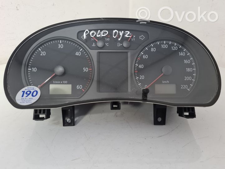 Volkswagen Polo IV 9N3 Licznik / Prędkościomierz 6Q0920823E