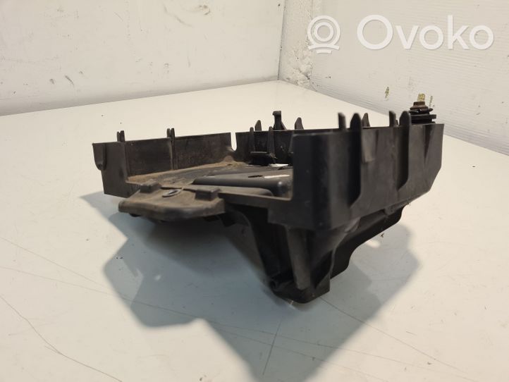 Volkswagen Polo IV 9N3 Boîte de batterie 6Q0915331D