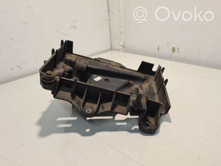 Volkswagen Polo IV 9N3 Boîte de batterie 6Q0915331D