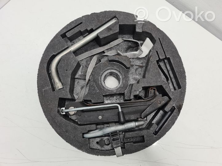 Volkswagen Golf V Kit d’outils 8P0012109