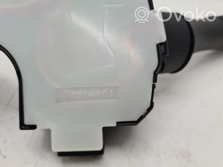 Nissan Note (E12) Interruptor/palanca de limpiador de luz de giro 14A01
