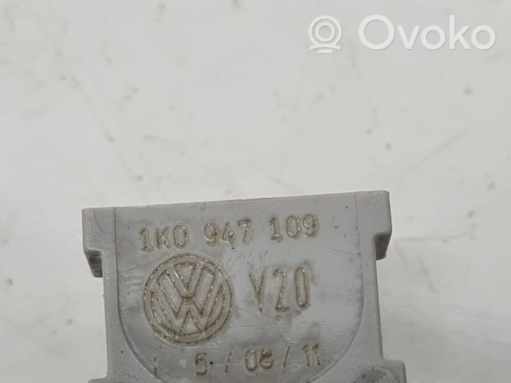 Volkswagen PASSAT B7 Inne oświetlenie wnętrza kabiny 1K0947109