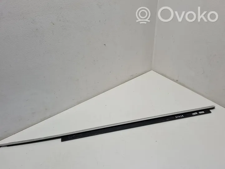 Audi A5 8T 8F Moulure de vitre de la porte avant 8T0853283C