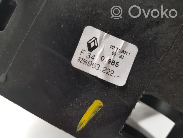 Renault Kangoo II Vaihteenvalitsimen verhoilu 8200963222