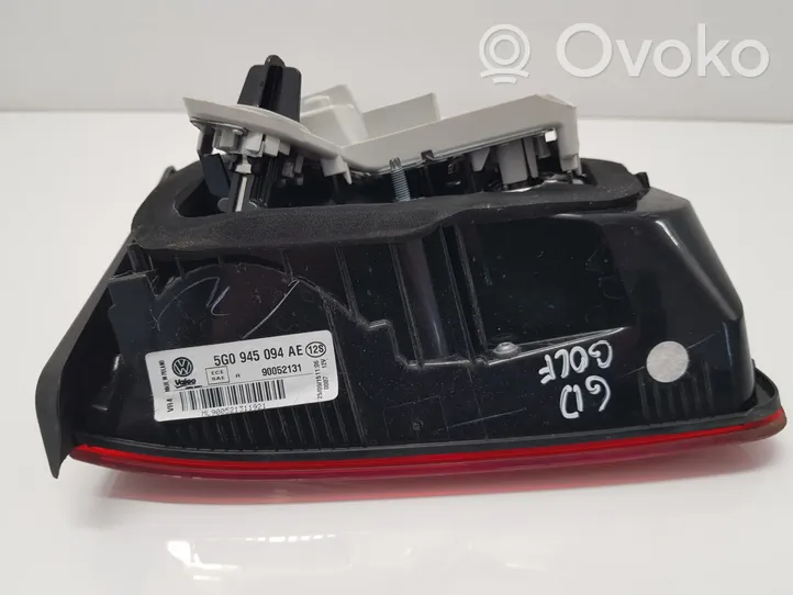 Volkswagen Golf VII Lampy tylnej klapy bagażnika 5G0945094AE