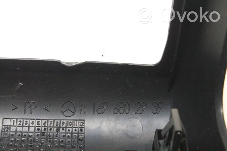 Mercedes-Benz B W245 Garniture panneau inférieur de tableau de bord A1696802939
