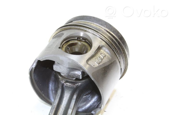 Mercedes-Benz B W245 Piston 