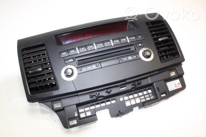 Mitsubishi Lancer VIII Panel / Radioodtwarzacz CD/DVD/GPS S41XGO211