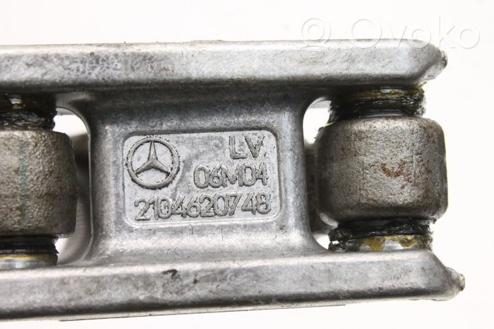 Mercedes-Benz CLK A209 C209 Przegub wału kolumny kierowniczej 2104620748