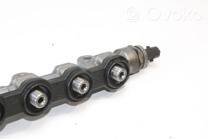 Nissan Qashqai+2 Tuyau de conduite principale de carburant H8200610223