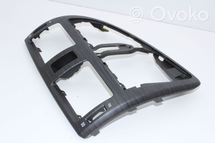 Toyota Avensis T270 Kita centrinė konsolės (tunelio) detalė 5567005100