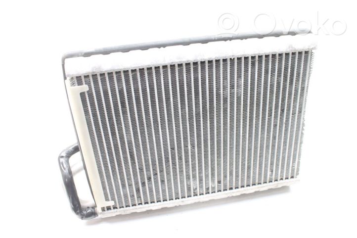 Audi A4 S4 B9 Gaisa kondicioniera radiators (salonā) 