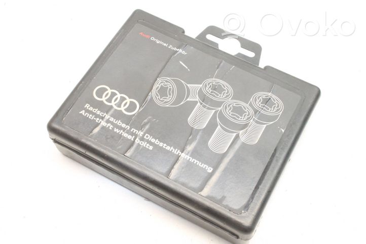 Audi A6 S6 C6 4F Dadi/bulloni 82A071455