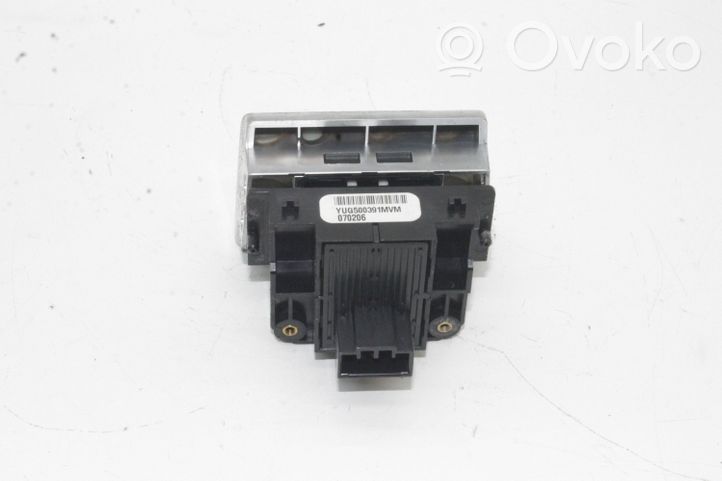 Land Rover Range Rover L322 Przycisk / Włącznik hamulca ręcznego YUG500391