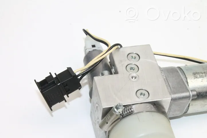 Volkswagen Phaeton Convertible roof hydraulic pump 3D5827383C