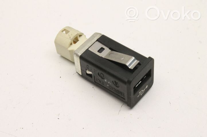 BMW 3 E92 E93 Gniazdo / Złącze USB 9167196