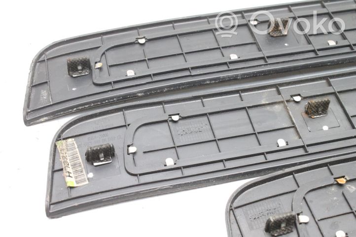 Hyundai Santa Fe Garniture de protection de seuil intérieur 858812B000