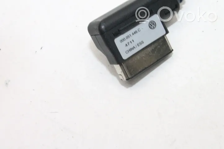 Volkswagen Polo V 6R AUX in-socket connector 000051446C