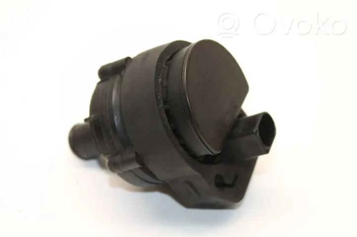 Mercedes-Benz CLS C219 Pompe de circulation d'eau A2118350264