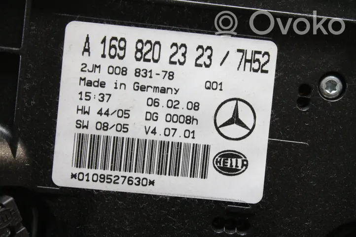 Mercedes-Benz B W245 Priekinių vietų apšvietimo žibintas A1698202323