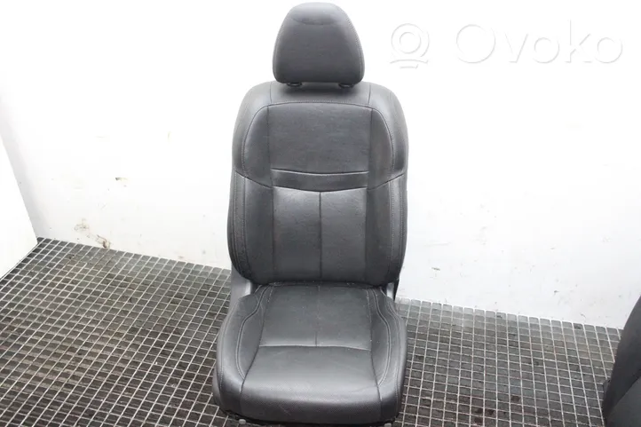 Nissan Qashqai Salono komplektas 