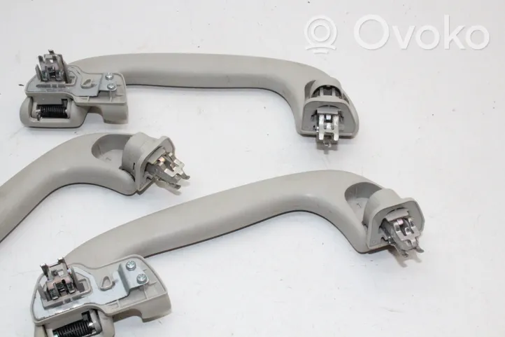 Subaru Outback (BS) Un set di maniglie per il soffitto 