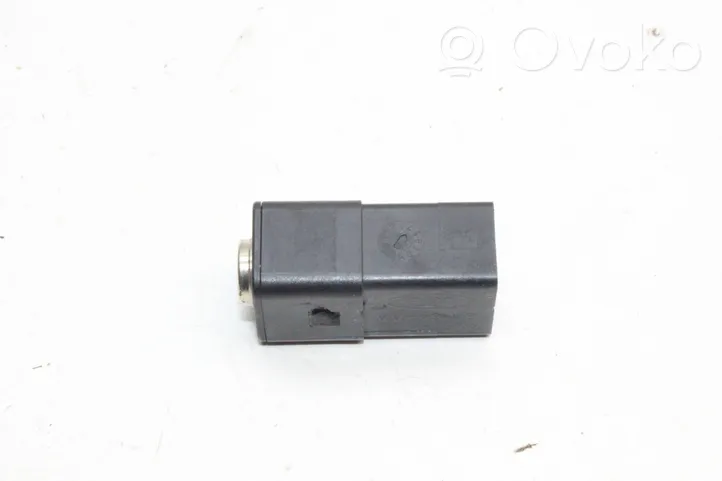 Ford Kuga I AUX in-socket connector 7M5T19A164AA