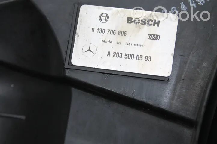 Mercedes-Benz SLK R171 Jäähdyttimen jäähdytinpuhaltimen suojus A2035000593