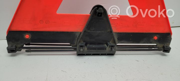 Audi A4 S4 B5 8D Triangle d'avertissement 4B5860251C