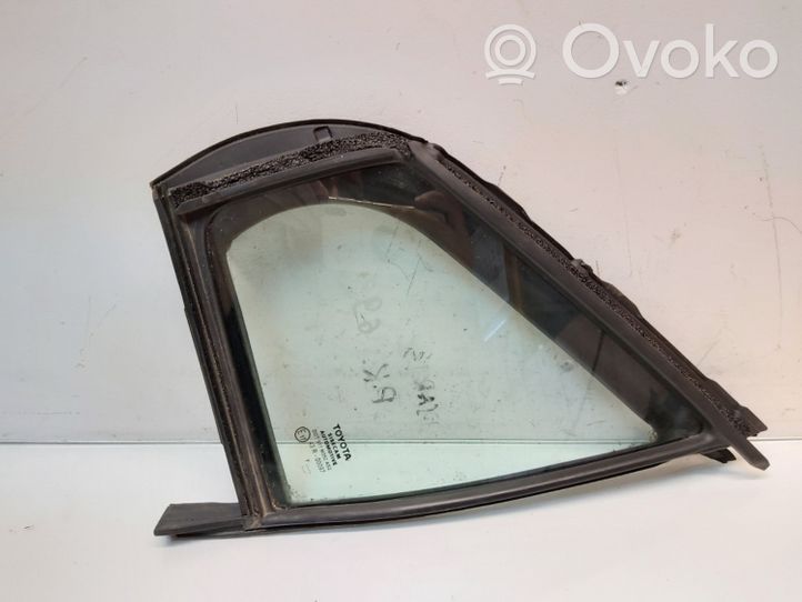 Toyota Yaris Fenêtre latérale avant / vitre triangulaire (4 portes) 682160D050