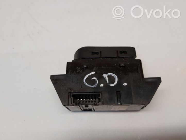 Hyundai i40 Seat heating switch 39R2011200