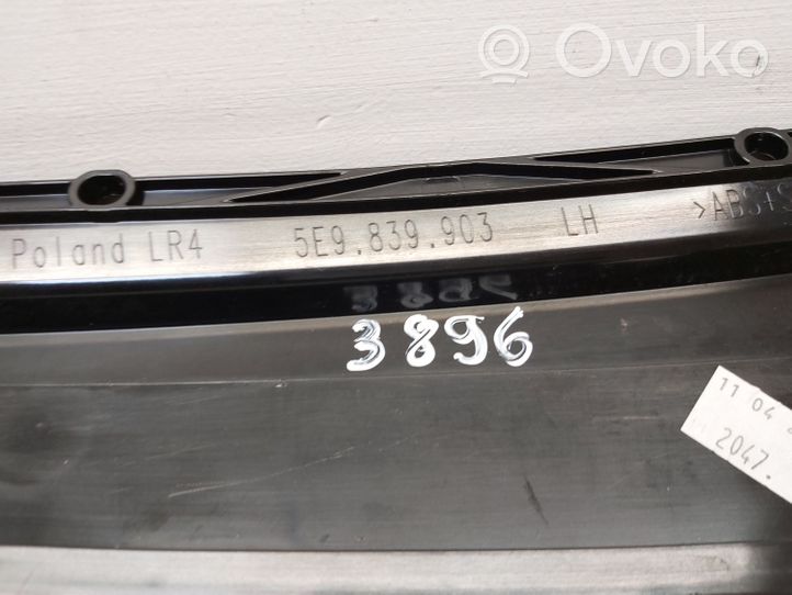 Skoda Octavia Mk3 (5E) Listwa drzwi przednich 5E0837901