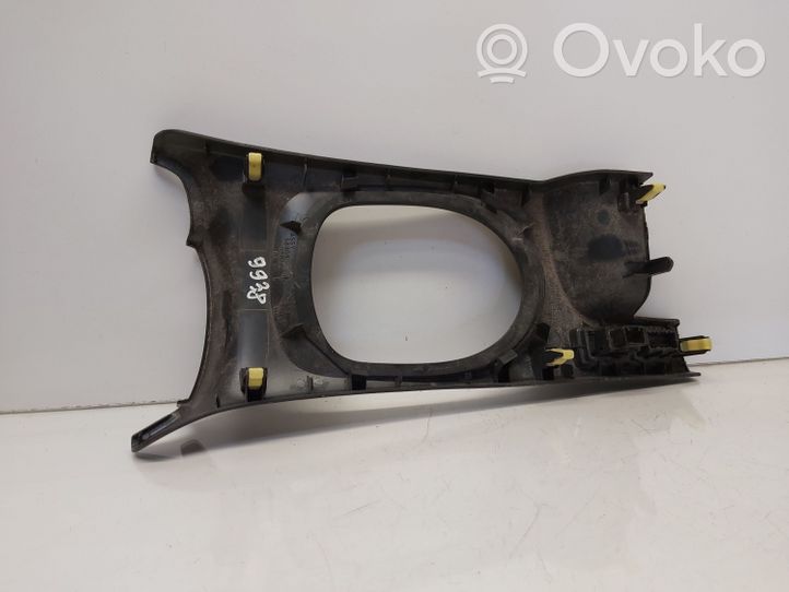 Toyota Yaris Rivestimento in plastica cornice della leva del cambio 5882152011