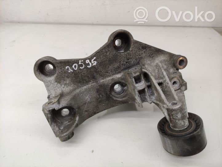 Nissan X-Trail T32 Soporte del alternador 117105124R