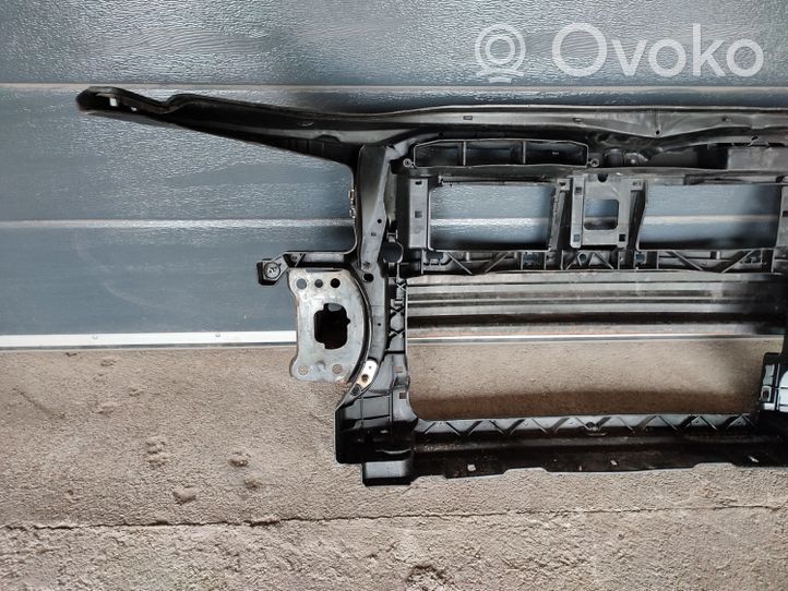 Volkswagen PASSAT CC Support de radiateur sur cadre face avant 